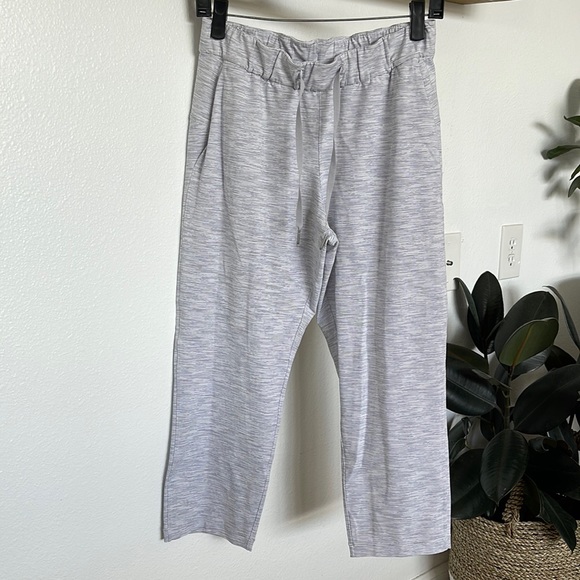 Brand new Lululemon On The Fly Crop pants - Picture 2 of 6